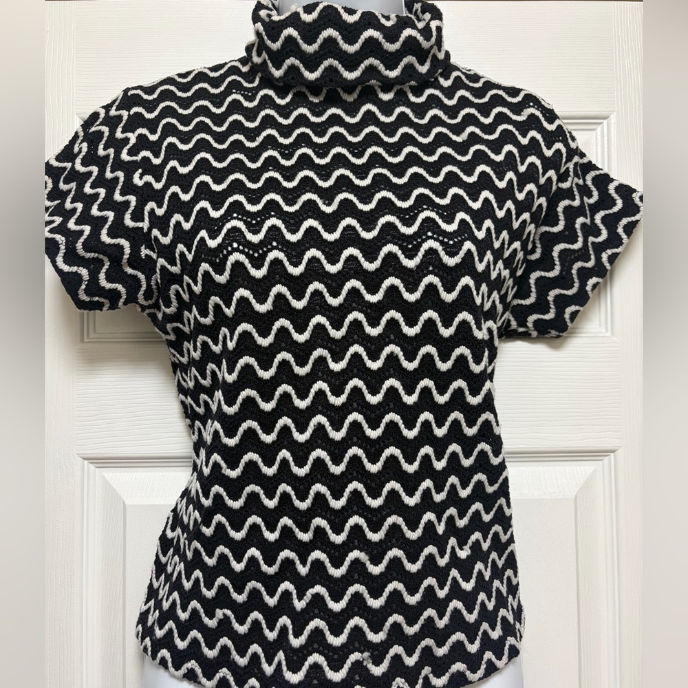 Vintage Black and White Patterned Women's Top